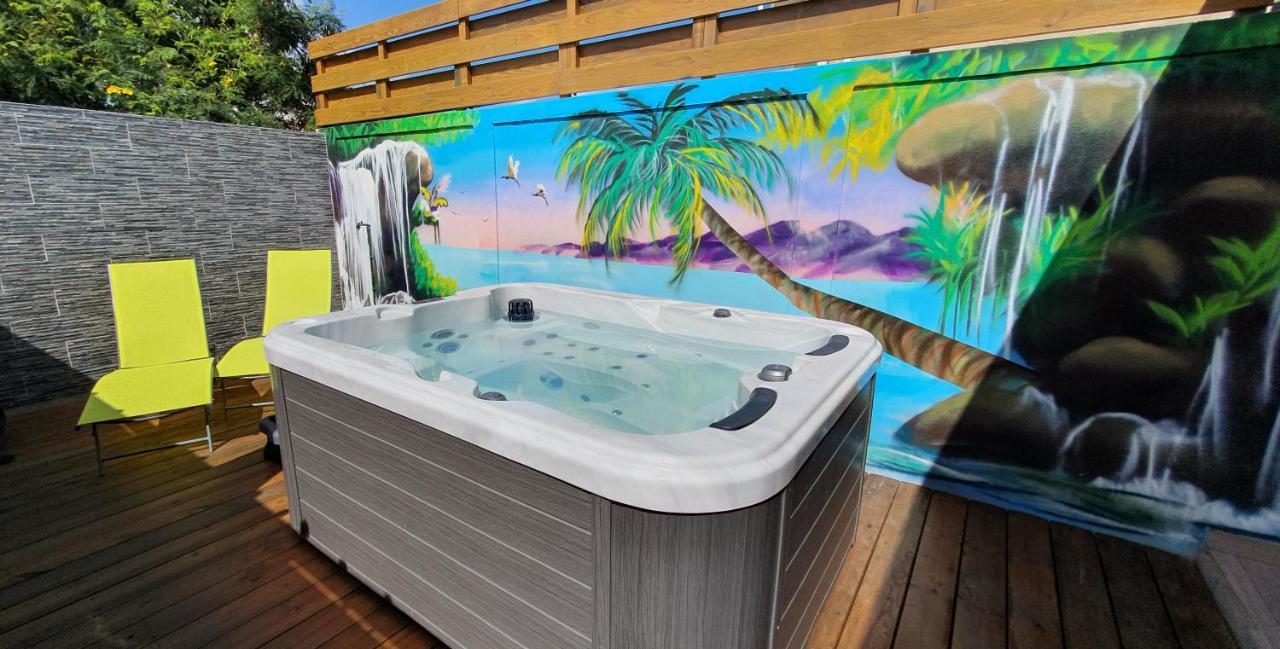 "Chez Claudia "Charmant Logement Avec Jacuzzi Privatif En Toute Intimite Sur Belle Terrasse Exterieure En Bois Et Piscine Courcelles Exterior foto