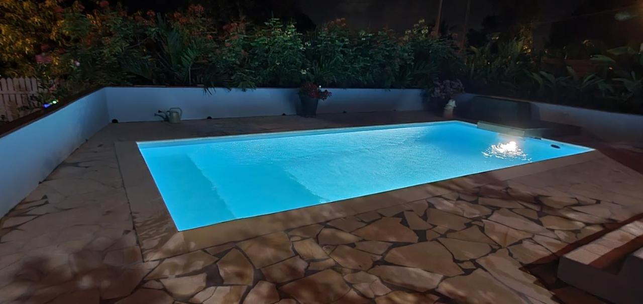 "Chez Claudia "Charmant Logement Avec Jacuzzi Privatif En Toute Intimite Sur Belle Terrasse Exterieure En Bois Et Piscine Courcelles Exterior foto