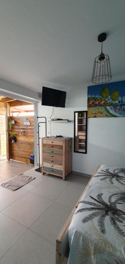 "Chez Claudia "Charmant Logement Avec Jacuzzi Privatif En Toute Intimite Sur Belle Terrasse Exterieure En Bois Et Piscine Courcelles Exterior foto