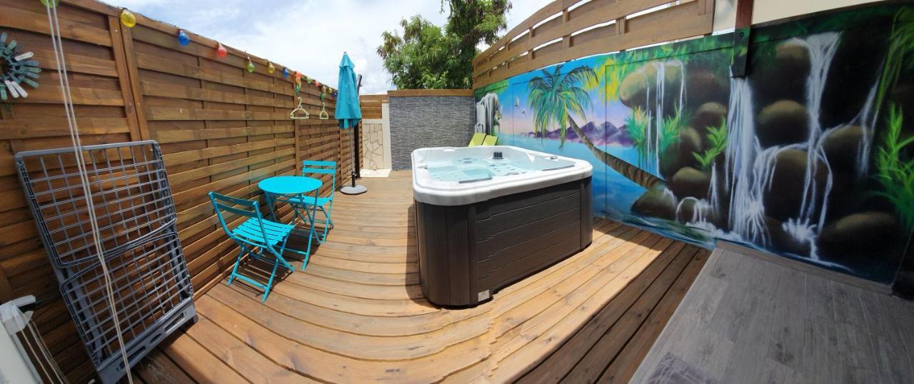"Chez Claudia "Charmant Logement Avec Jacuzzi Privatif En Toute Intimite Sur Belle Terrasse Exterieure En Bois Et Piscine Courcelles Exterior foto